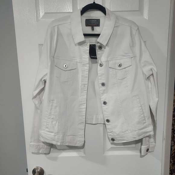 NWT Torrid Optic White Long Sleeve Denim Jacket in Size 1 14/16 - Picture 2 of 13